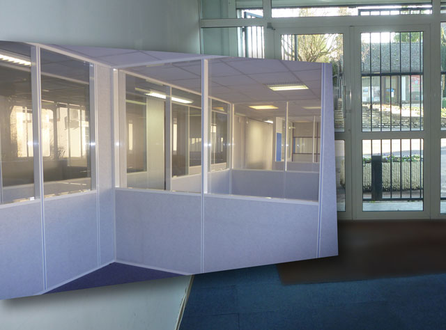 Bureaux vitrés d'une surface de 170 mètres carrés avec vitrine et cave